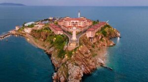 Yassıada’daki oteli batırdılar