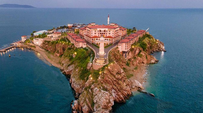 Yassıada’daki oteli batırdılar