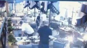 Vadi İstanbul AVM’de silahlı kavga: 5 yaralı