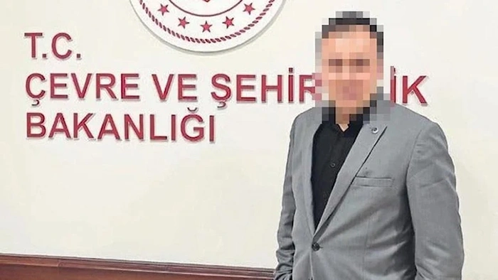 Makam odasında silahından çıkan kurşun memuru yaraladı!