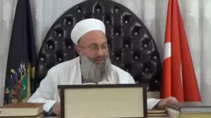 İmam, kadınların üniversite eğitimi almasının haram olduğunu ifade etti