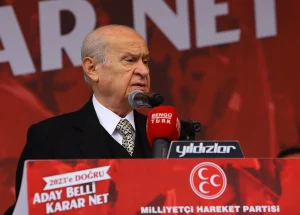 MHP lideri Devlet Bahçeli Konya’da konuştuğu sırada prompter bozuldu