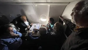 CHP Genel Başkanı Kılıçdaroğlu kendisine eşlik eden gazetecilerle birlikte ABD’de