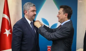 Eski BBP MKYK üyeleri DEVA’ya katıldı: Rozetlerini Babacan taktı