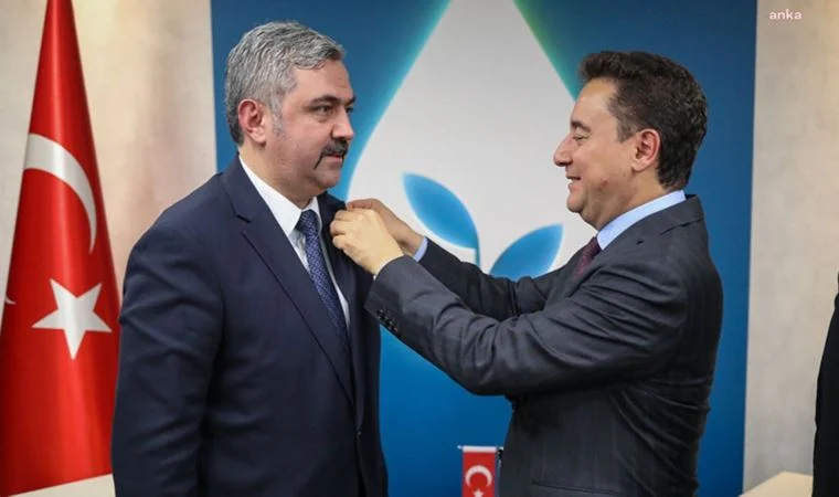 Eski BBP MKYK üyeleri DEVA’ya katıldı: Rozetlerini Babacan taktı