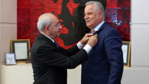 AK Parti’nin kurucu üyesi eski vekil CHP’ye katıldı