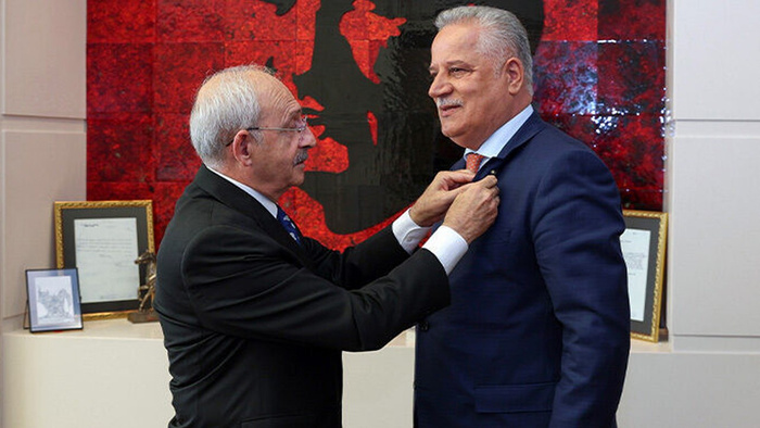 AK Parti’nin kurucu üyesi eski vekil CHP’ye katıldı