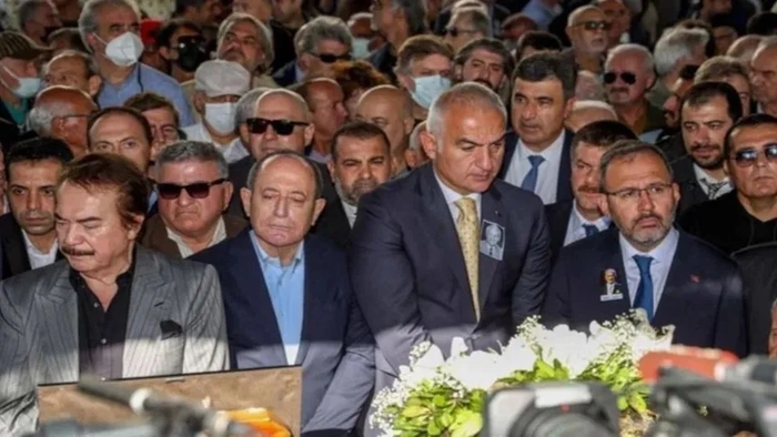 Halit Kıvanç’ın cenazesinde görülmemiş ayıp!