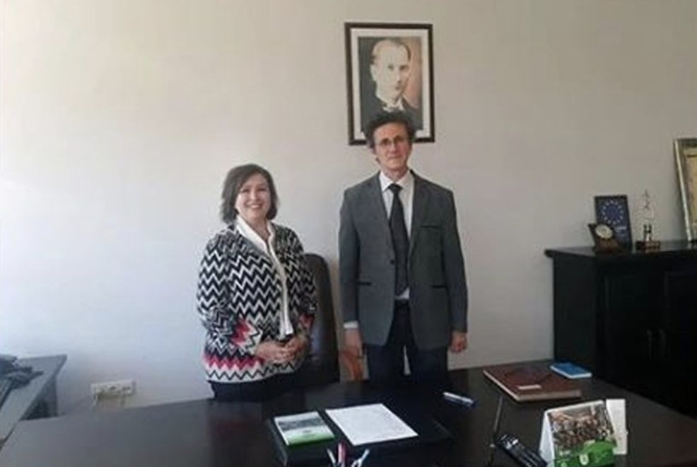 Eşinin bölüm başkanı olduğu fakülteye dekan oldu