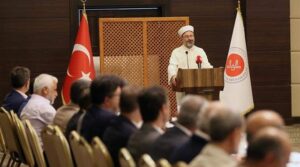 Diyanet’ten beş dilde israf