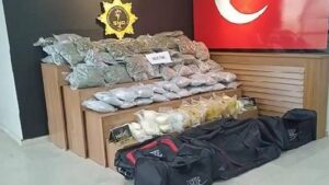 Vakıf üniversitesine ait araçta 74 kilo uyuşturucu madde ele geçirildi