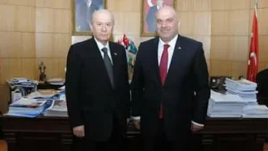 İyi Partili vekilin elini sıkan MHP’li, partiden ihraç edildi