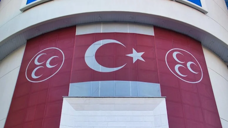 MHP’de beş istifa birden