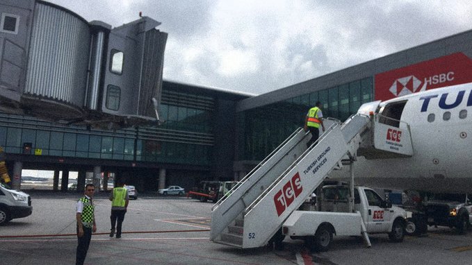 Tam uçağa binecekken körükteki boşluktan atladı… Apronda korkunç ölüm!