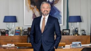 SPK’dan Akfen’in patronu Hamdi Akın’a ‘hisse satışı’ cezası