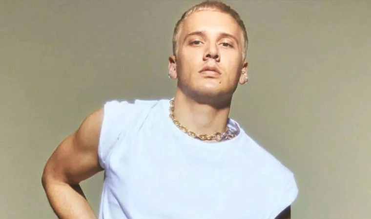 Ünlü şarkıcı Edis’e büyük şok!