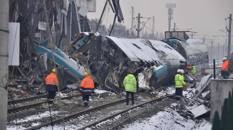 Kamu görevini bıraktı kamu ihalelerini kaptı