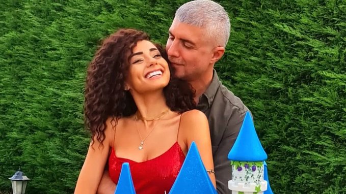 Annesinin itirazına da aldırış etmedi! Özcan Deniz, 22 yaş küçük aşkıyla gizlice evlendi
