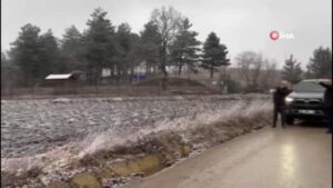 Bursa şehir merkezinin yüksek kesimlerine yılın ilk karı yağdı