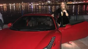 ‘Dolandırılmayın’ diyerek devre mülk dolandırıcılığından tutuklanan Avukat Elif, Milliyet’te ‘İşin Uzmanı’ diye köşe yazıyormuş