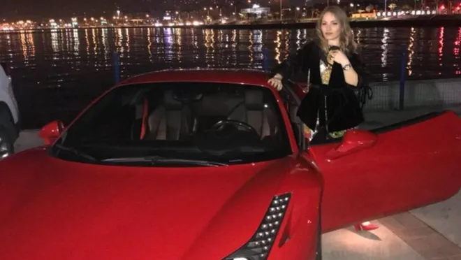 ‘Dolandırılmayın’ diyerek devre mülk dolandırıcılığından tutuklanan Avukat Elif, Milliyet’te ‘İşin Uzmanı’ diye köşe yazıyormuş