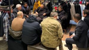 Erkam Yıldırım’ın tepki çeken fotoğrafı: Vali ve jandarma komutanı hangi gerekçeyle eşlik ediyor?