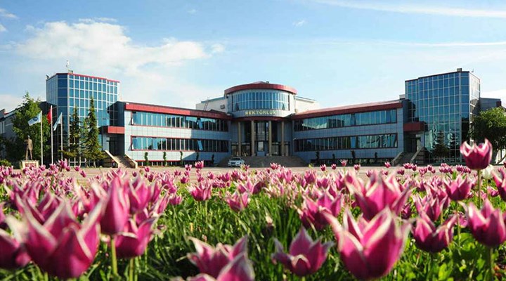 Her makama bir ‘tanıdık’ isim