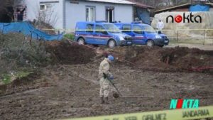 Jandarma dedektörle cinayetin işlendiği suç aletini arıyor