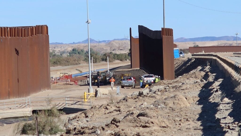 Kamyon kasasında 50’den fazla refakatsiz çocuk buldu