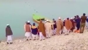 Pakistan’da 11 öğrenci alabora  olan botta öldü