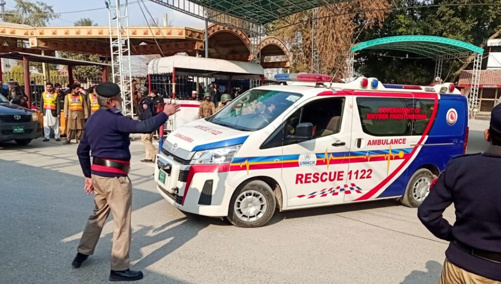 Pakistan’da camiye bombalı saldırı: 28 ölü