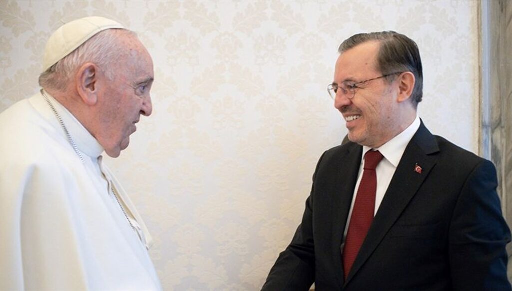 Türkiye’nin Vatikan Büyükelçisi Lütfullah Göktaş: Papa, Rusya-Ukrayna savaşıyla ilgili Türkiye’nin çabalarından övgüyle söz ediyor