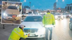 Yabancı araçta Türk çakarı! Ekipler şaşkına döndü