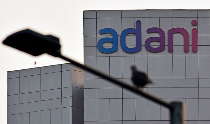 Adani 1 haftada 100 milyar dolar kaybetti