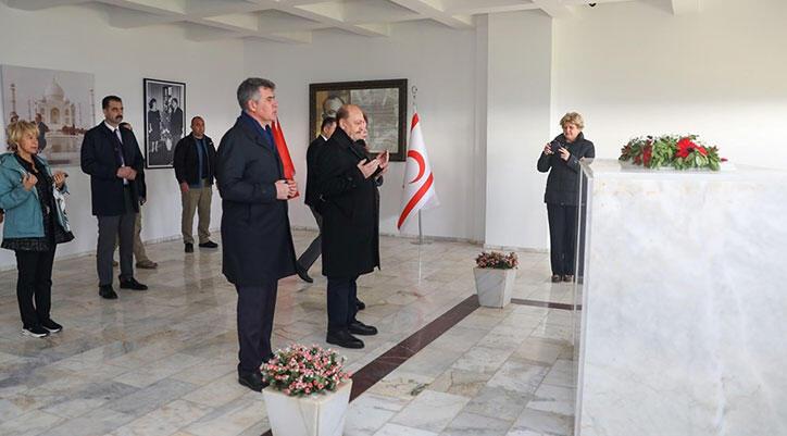 Bakan Bilgin, Denktaş ve Küçük’ün anıt mezarlarını ziyaret etti