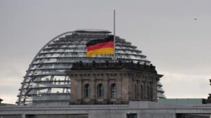 Berlin ve Bonn’da bayraklar yarıya indirilecek