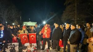 Beyaz Saray önünde depremde hayatını kaybedenler için mum yakıldı