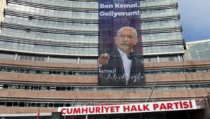 CHP Genel Merkezine yeni afiş