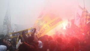 Fenerbahçe taraftarından TFF’ye protesto