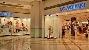 LC Waikiki iddiası ortalığı karıştırdı… Kovulan çalışan mağazada eylem yaptı…