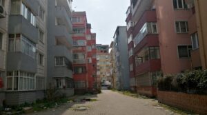 İstanbul’da anlaşmazlık nedeniyle yıkılamayan siteye “çok riskli” raporu