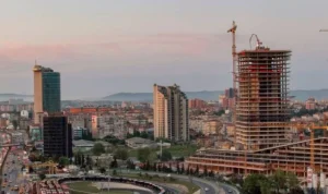 ‘Kentsel dönüşümü ısmarlama yapıyorlar’ O bina AKP’linin çıktı!