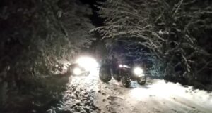 Karda mahsur kalanları böyle kurtardılar