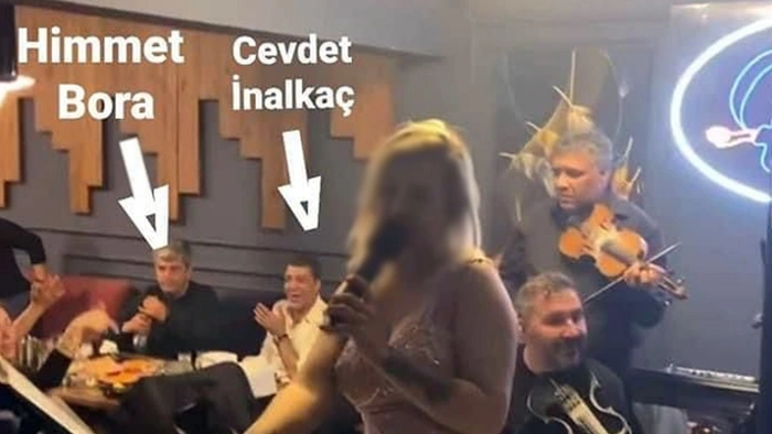 Türkiye yastayken Kızılay Başkanı eğlencede