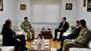 Kosova Başbakanı Kurti, Kosova’daki Türk askerine taziye ziyaretinde bulundu