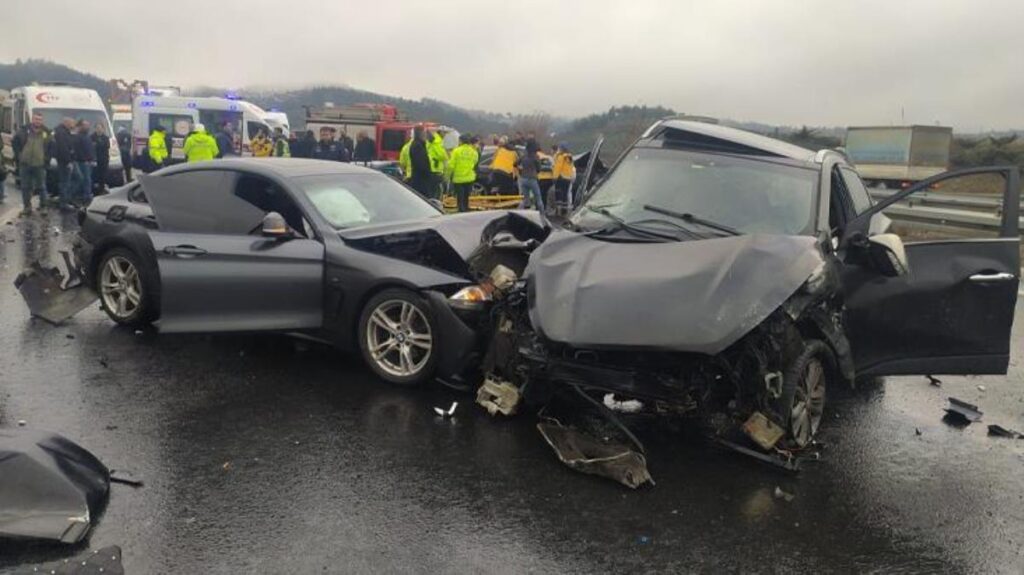 Son Dakika: Bursa’da zincirleme kaza! 4 kişi hayatını kaybetti, 7 kişi yaralandı