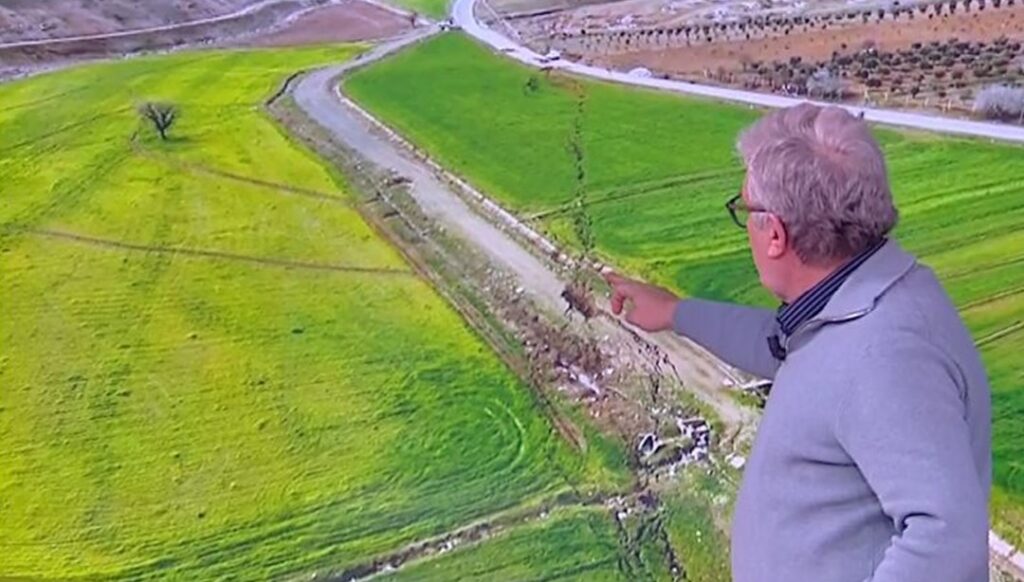 Toprakta oluşan yarık ne anlama geliyor?