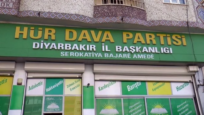 Bahçeli’nin yeni ortağı HÜDA PAR’ın tabelasında ‘Amed’ var. ‘Amed’ diye bir yer yok demişti