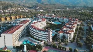 Depremzedeleri ücretsiz konaklama vaadiyle 86 bin lira borca sokan otel hakkında suç duyurusunda bulunuldu