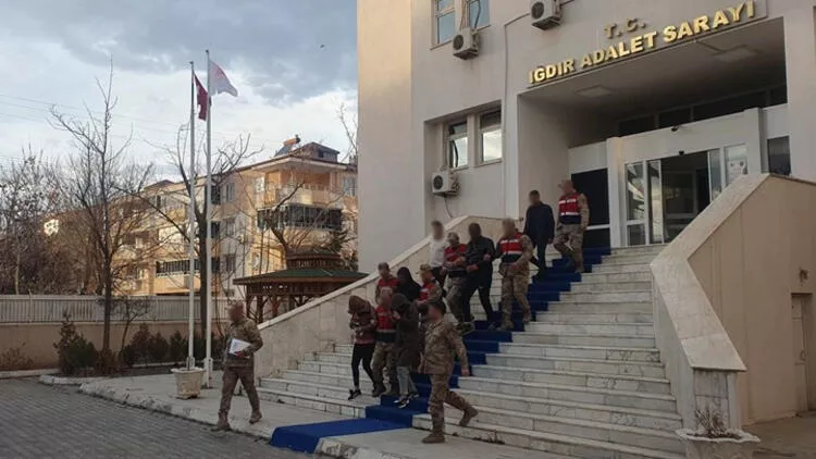 İş insanından şantajla 10 bin dolar isteyen 4 şüpheli yakalandı